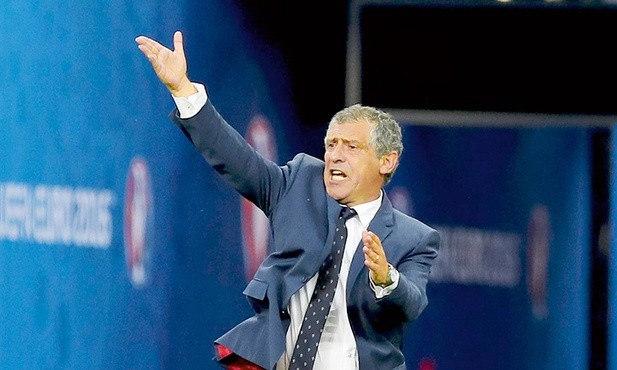 Fernando Santos podczas finałowego meczu Portugalii z Francją.