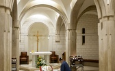 Płyta z grobu papieża Polaka w Grotach Watykańskich znajduje się w kaplicy Kapłańskiej.