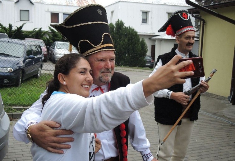 Kolumbia w Radziechowach - górale z góralami!