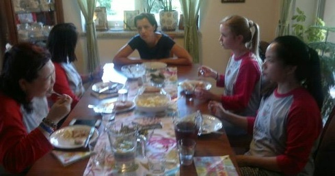 Kolacja z pielgrzymami