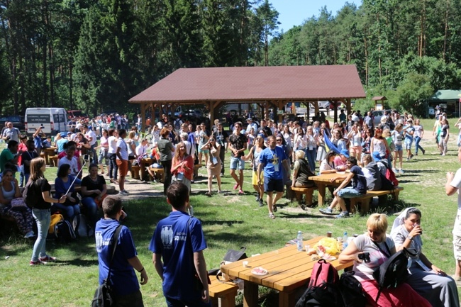 Pielgrzymi przy Królewskich Źródłach