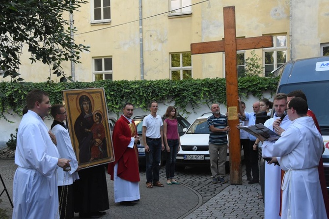 Symbole ŚDM w kościele Świętego Krzyża