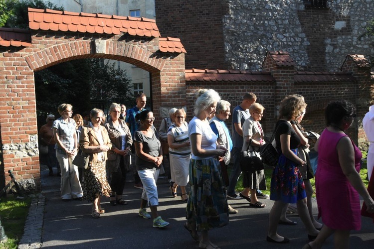 Symbole ŚDM w kościele Świętego Krzyża