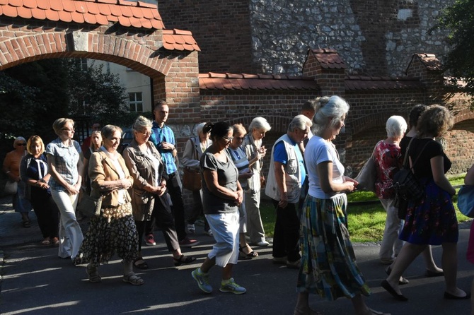 Symbole ŚDM w kościele Świętego Krzyża