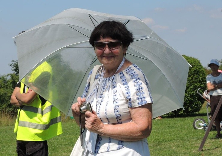 Trójkolorowi pod krzyżem w Starym Bielsku