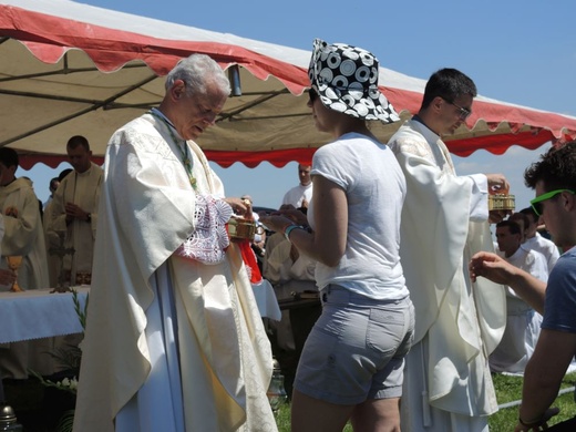 Trójkolorowi pod krzyżem w Starym Bielsku