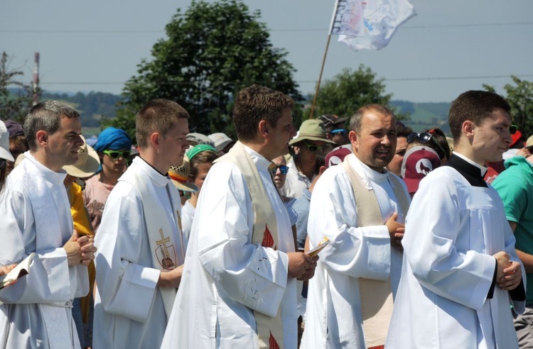 Trójkolorowi pod krzyżem w Starym Bielsku