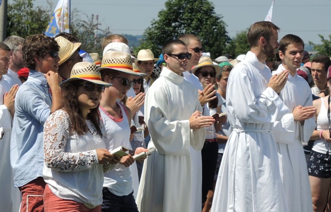 Trójkolorowi pod krzyżem w Starym Bielsku