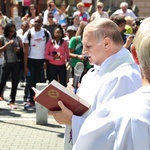 Odsłonięcie płaskorzeźby ks. Blachnickiego w Rybniku