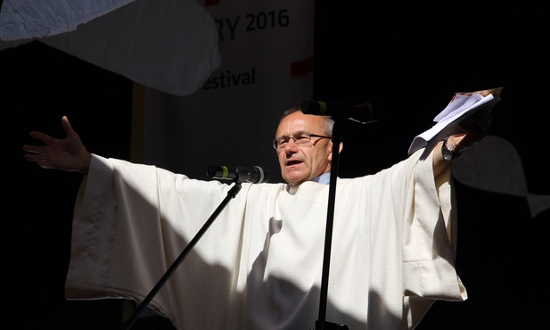 ks Stanisław Gańczorz podczas YAI Festival.