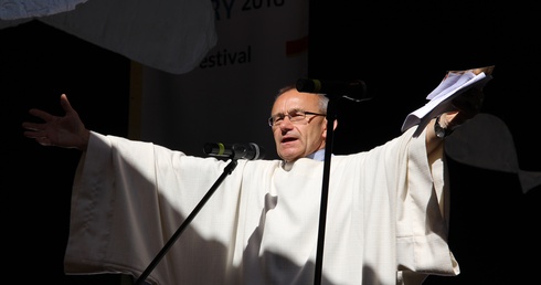 ks Stanisław Gańczorz podczas YAI Festival.