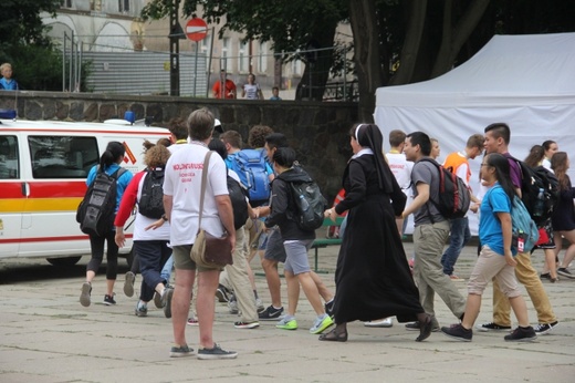 Miasteczko ŚDM przed katedrą oliwską