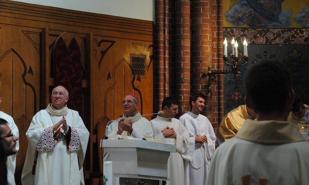 Kolejny dzień goście rozpoczęli uroczystą Eucharystią
