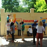 Mural ŚDM obok gliwickiej katedry