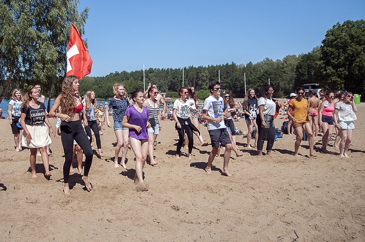 Plażing, smażing i modlitwa