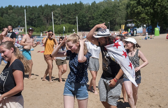 Plażing, smażing i modlitwa