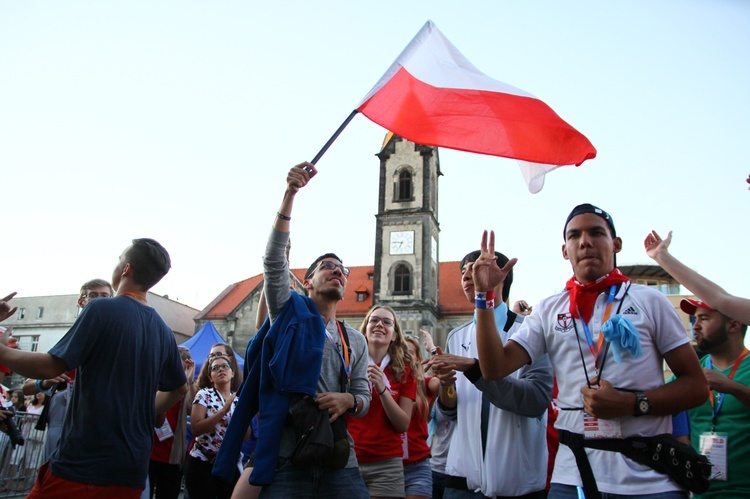 Uwielbienie na tarnogórskim rynku - dzień 1.