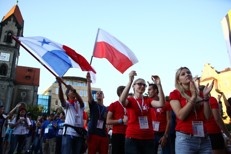 Uwielbienie na tarnogórskim rynku - dzień 1.