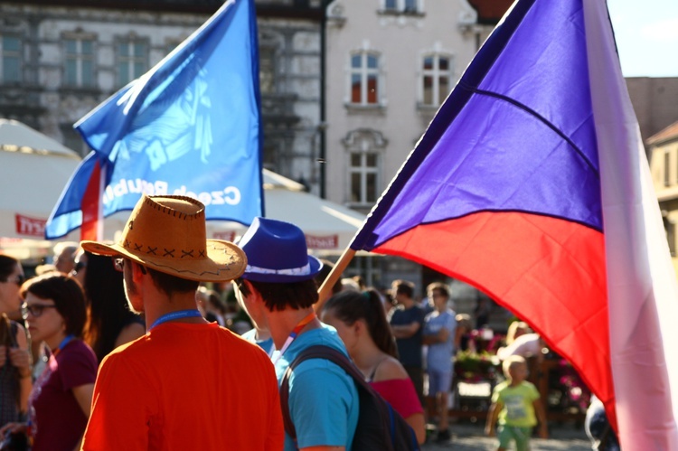 Uwielbienie na tarnogórskim rynku - dzień 1.