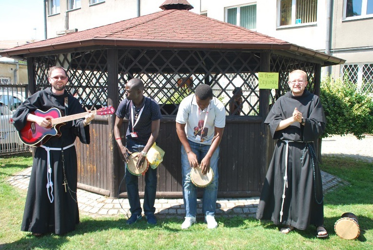 U franciszkanów na Kruczej tańce, hulanki i modlitwa!