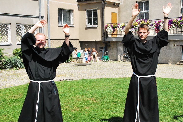 U franciszkanów na Kruczej tańce, hulanki i modlitwa!