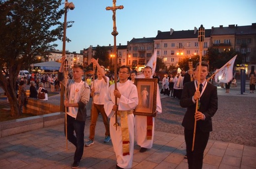 Procesja Miłosierdzia w Ostrowcu Świętokrzuskim