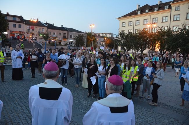 Procesja Miłosierdzia w Ostrowcu Świętokrzuskim