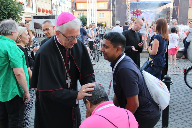 Abp Wiktor Skworc na YAI Festival w Żorach