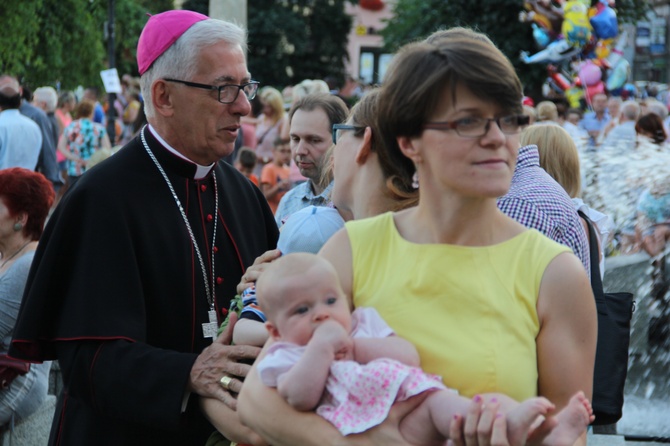 Abp Wiktor Skworc na YAI Festival w Żorach