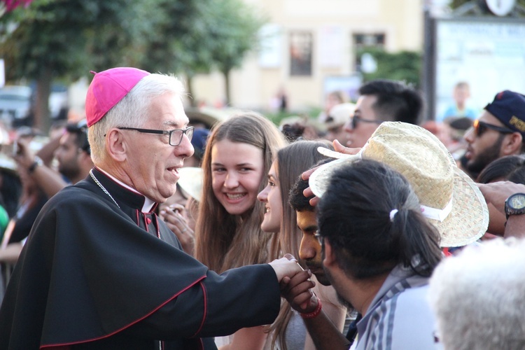 Abp Wiktor Skworc na YAI Festival w Żorach