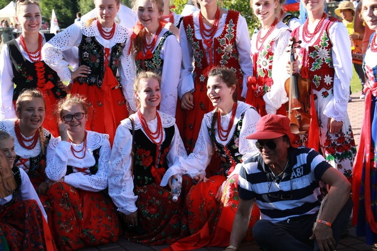 "Festiwal narodów" u Karoliny