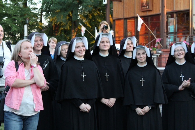 Miłosierny z kilkunastu tysięcy fotografii