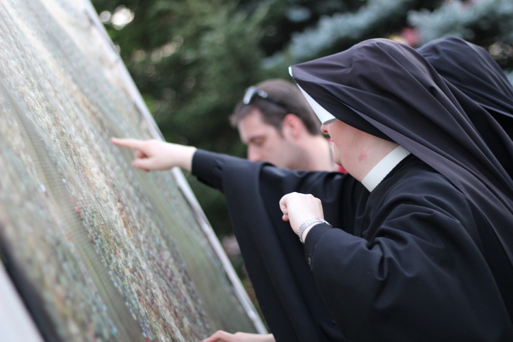 Miłosierny z kilkunastu tysięcy fotografii