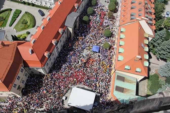 Brama Miłosierdzia i Anioł Pański na Ostrowie Tumskim cz. 1