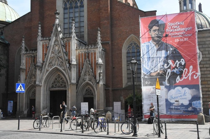 Wprowadzenie relikwii Pier Giorgio Frassatiego do bazyliki oo. dominikanów