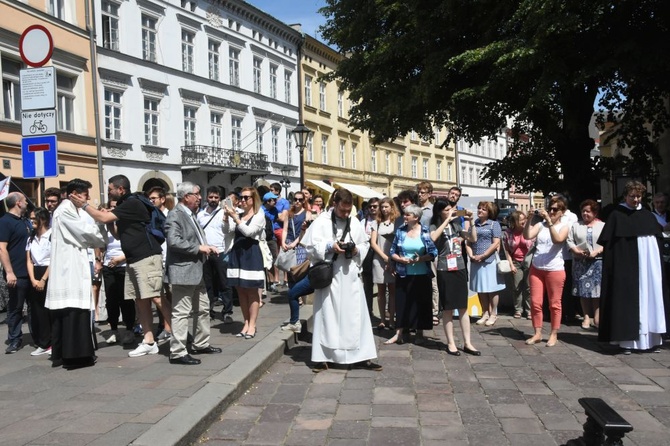 Wprowadzenie relikwii Pier Giorgio Frassatiego do bazyliki oo. dominikanów