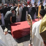 Wprowadzenie relikwii Pier Giorgio Frassatiego do bazyliki oo. dominikanów