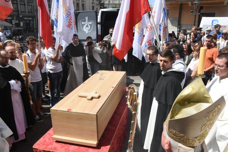 Wprowadzenie relikwii Pier Giorgio Frassatiego do bazyliki oo. dominikanów