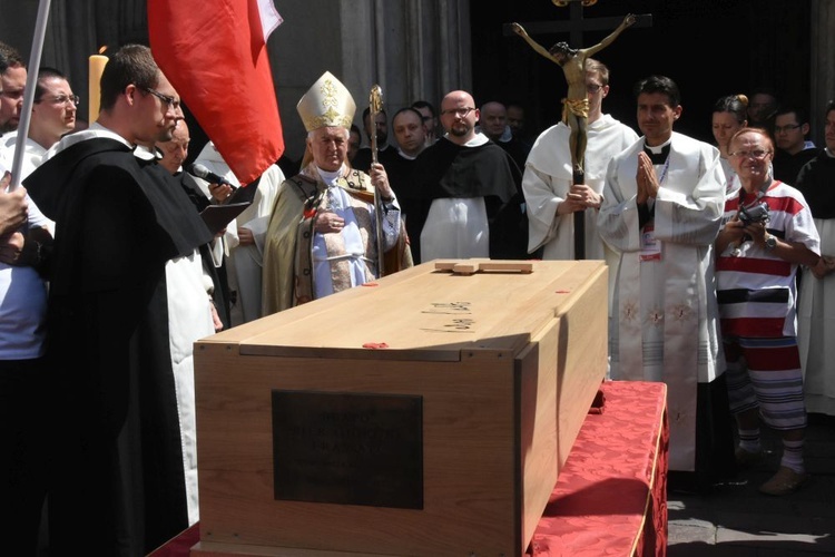 Wprowadzenie relikwii Pier Giorgio Frassatiego do bazyliki oo. dominikanów