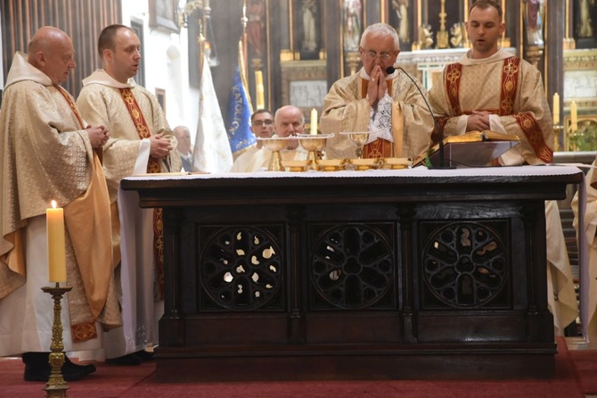 Wprowadzenie relikwii Pier Giorgio Frassatiego do bazyliki oo. dominikanów