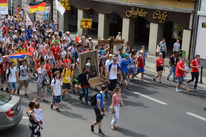 Marsz młodego Kościoła przez Opole