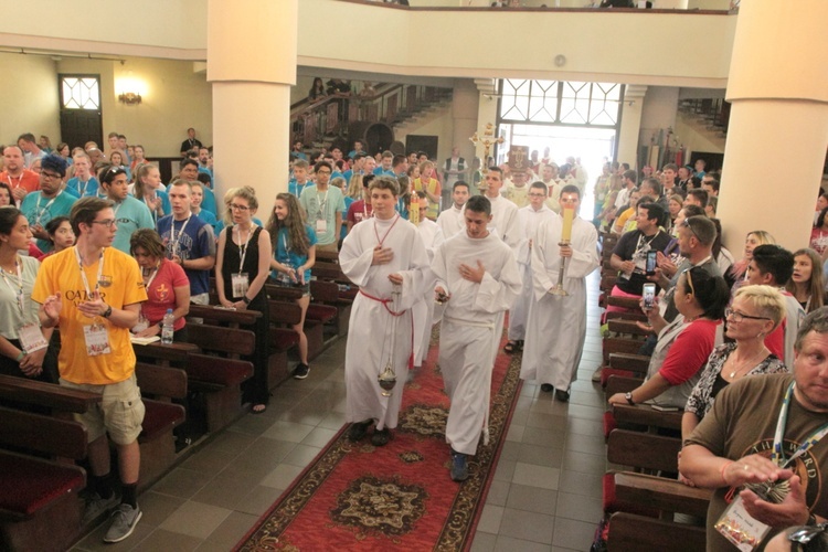 Eucharystia z widokiem na stadion