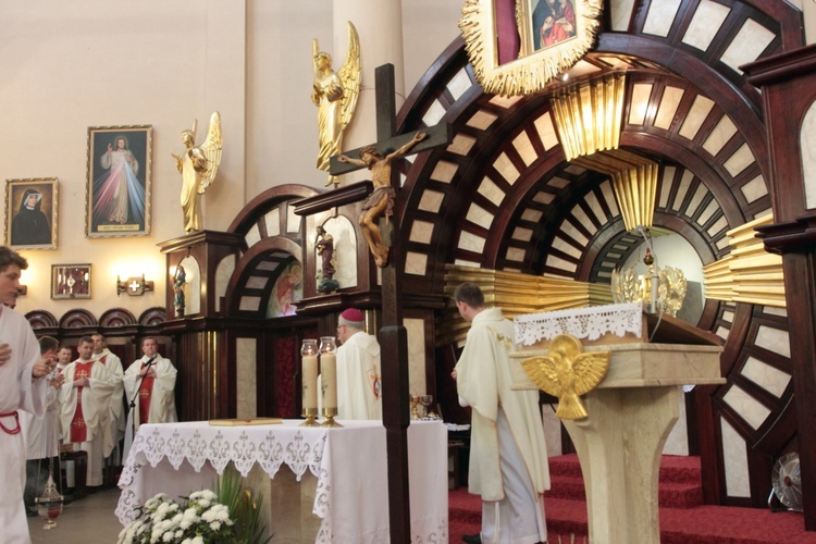 Eucharystia z widokiem na stadion