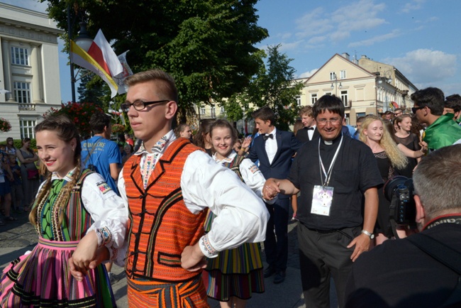 ŚDM-owy polonez i Apel Młodych w Radomiu