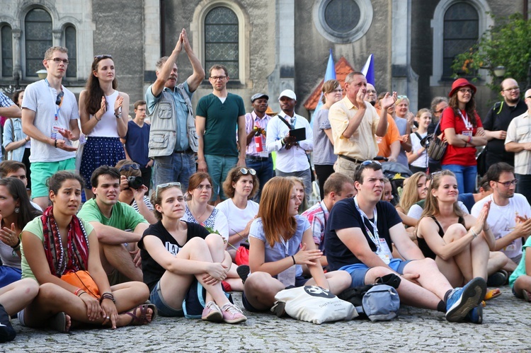 Uwielbienie na tarnogórskim rynku - dzień 2.