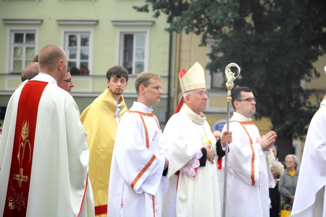 Msza św. na Starym Rynku w Łowiczu