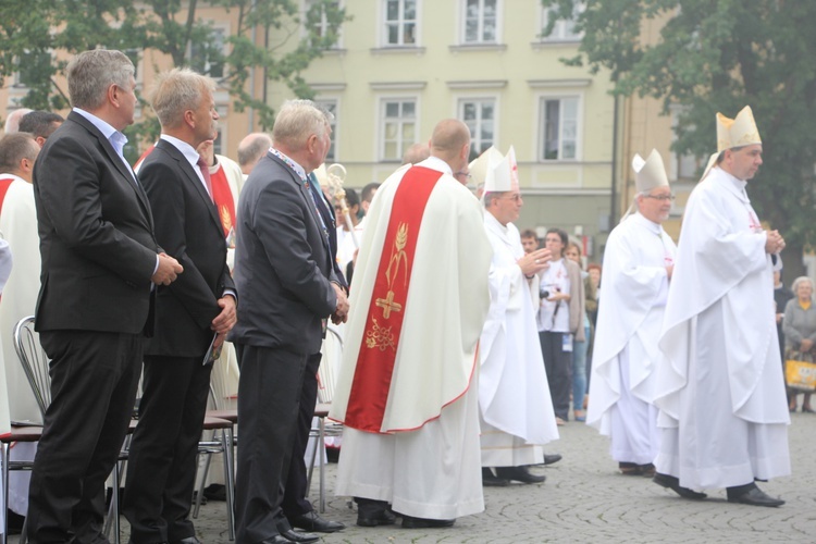 Msza św. na Starym Rynku w Łowiczu