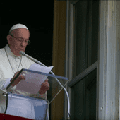 Franciszek modli się za ofiary zamachów w Monachium i Kabulu