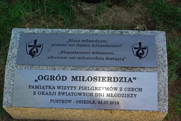 Ogród miłosierdzia w Pustkowie