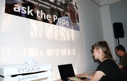 Zadają pytania papieżowi